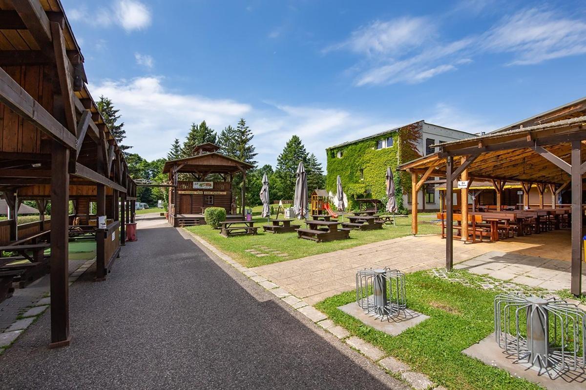Holiday Park Vrchlabi - Lisci Farma Buitenkant foto