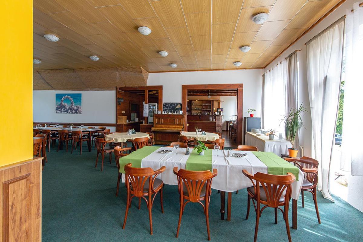 Holiday Park Vrchlabi - Lisci Farma Buitenkant foto